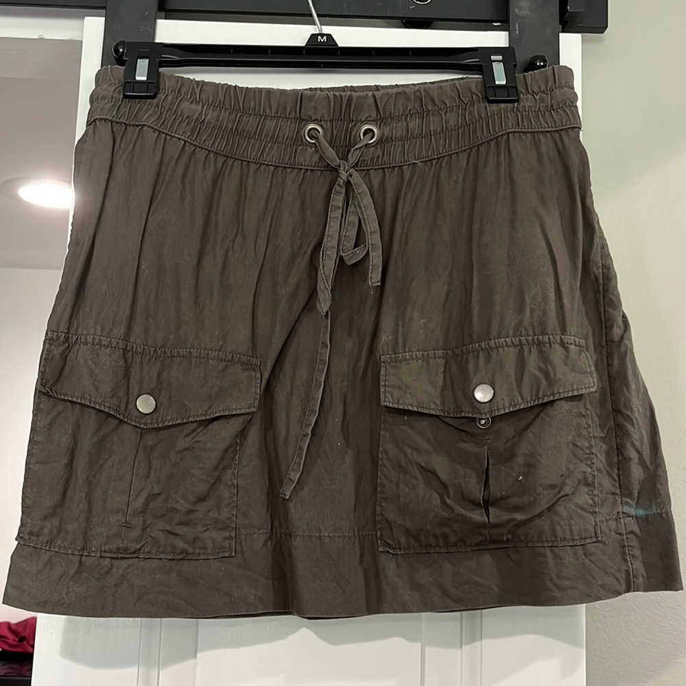 Dark green/gray skirt